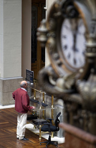 European Stocks Fluctuate as Investors Await ECB Meeting